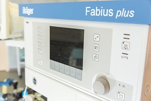 Drager Fabius plus Анестезиологическая станция, которая позволяет проводить обезболивание при любых видах хирургических вмешательств.